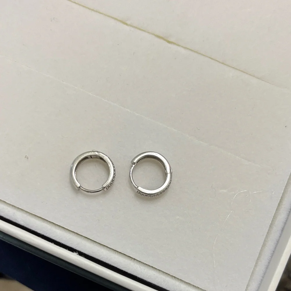 💎Mejuri Bold pavé Diamond Huggie Hoop Earrings 14k white gold - Picture 7 of 8